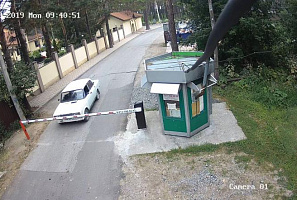 Правонарушители, сломавшие шлагбаум, найдены